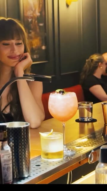 Cocktailuri servite seara la Atelier d'experience